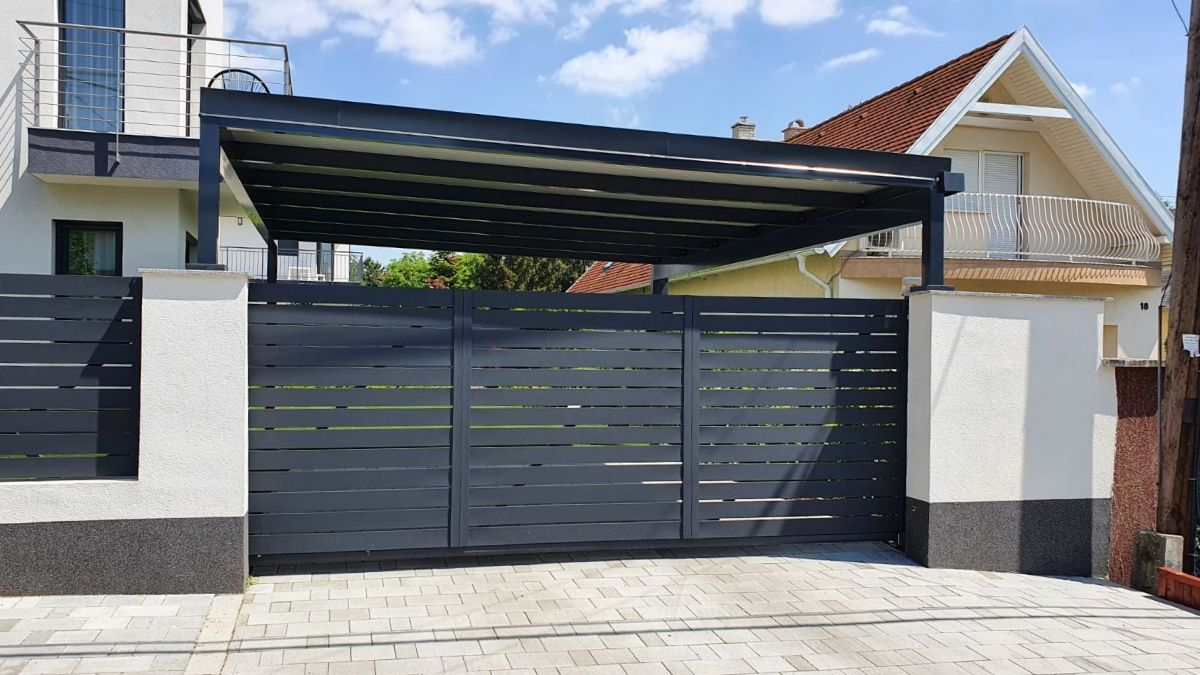 Alumínium szerkezetű kocsibeálló szendvicspanel fedéssel