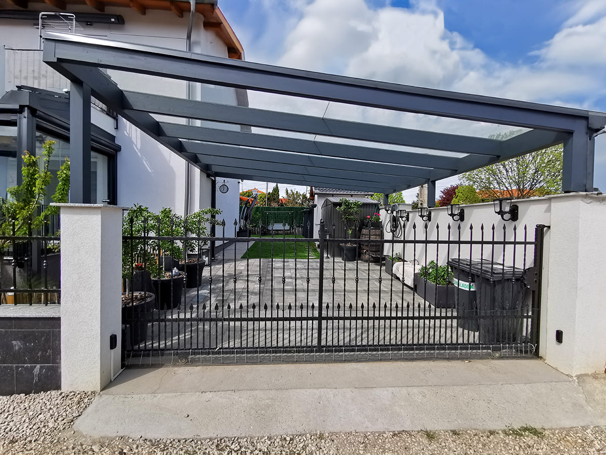 Deluxe kocsibeálló modern, egyedi kivitelben, okos extrákkal