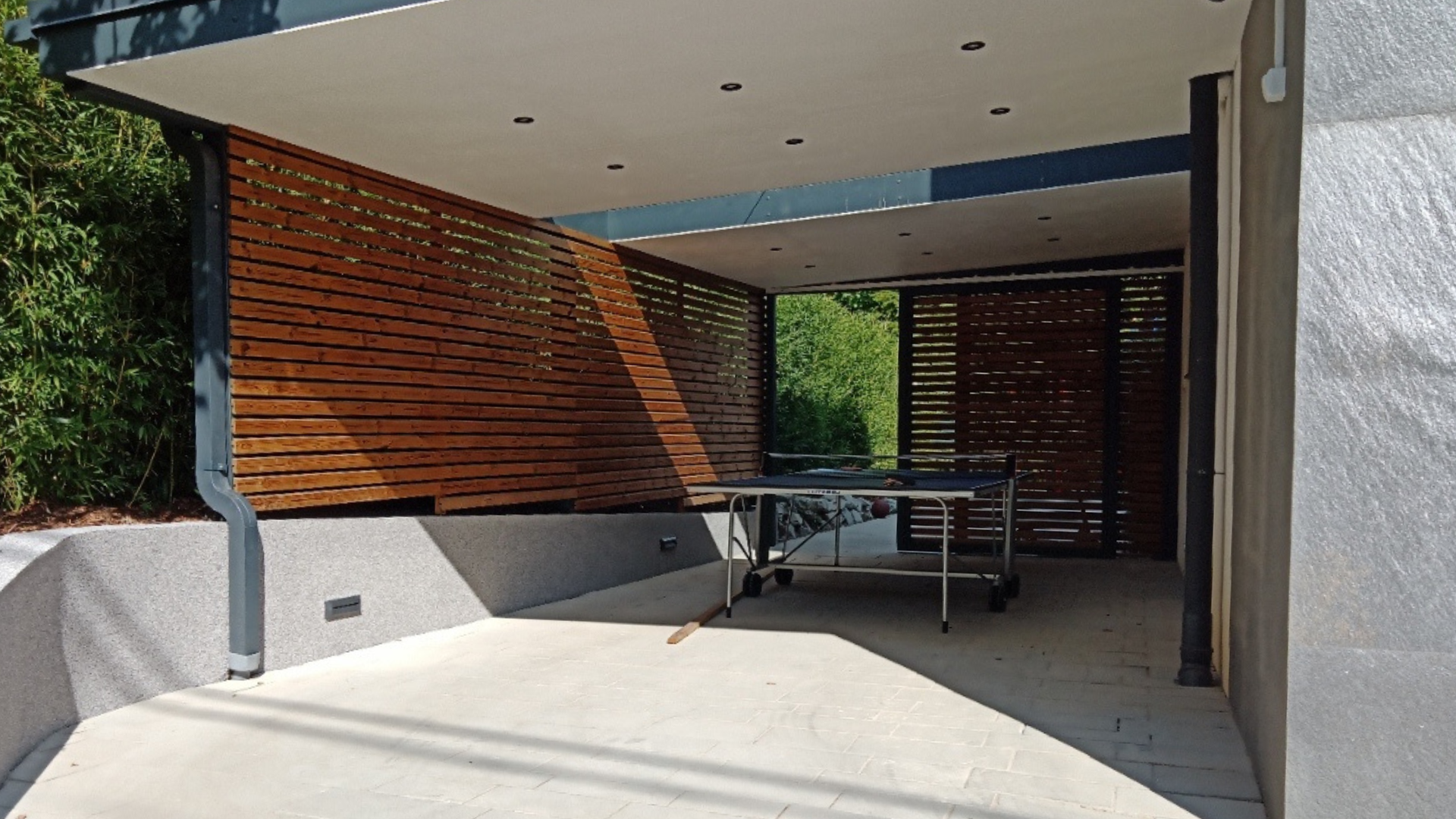 egyedi_kocsibeallo_spot_vilagitassal_Deluxe Building