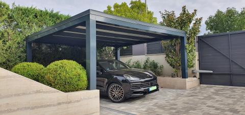 Alumínium kocsibeálló, szendvicspanel fedéssel 01