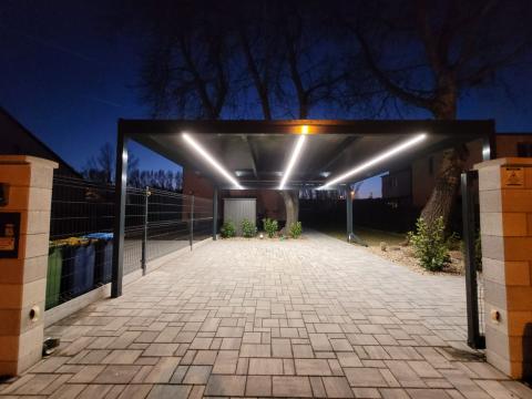 Aluminium kocsibeallo polikarbonat fedes LED csikok Deluxe Building11 0