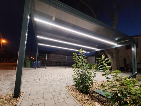 Aluminium kocsibeallo polikarbonat fedes LED csikok Deluxe Building12 0