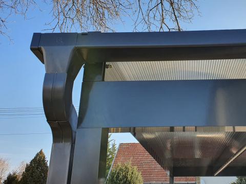 Alumínium kocsibeálló polikarbonát fedéssel LED csíkokkal_Deluxe Building_2