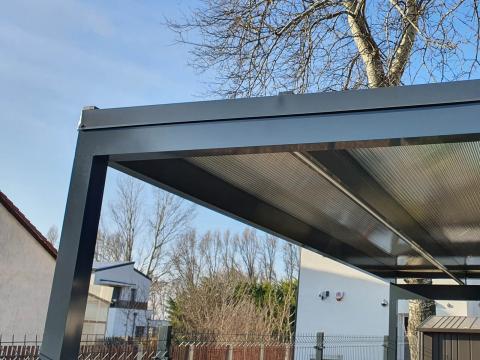 Alumínium kocsibeálló polikarbonát fedéssel LED csíkokkal_Deluxe Building_6