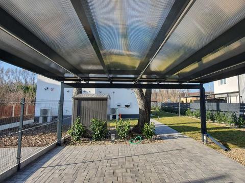 Aluminium kocsibeallo polikarbonat fedes LED csikok Deluxe Building9 0