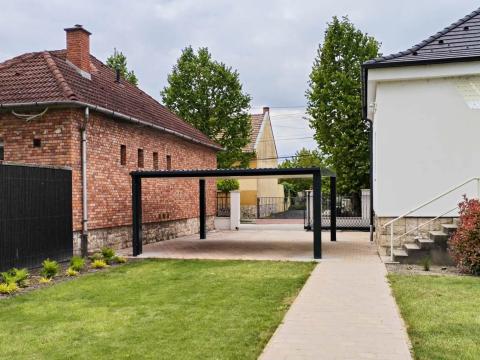 alumínium kocsibeálló trapéz lemez fedés_Deluxe_Building_10