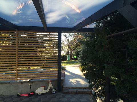 Autóbeálló ragasztott fábol polikarbonát fedéssel 7