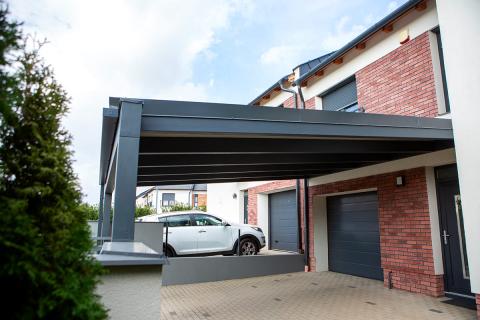 Deluxe building szendvicspanel fedesu kocsibeallo retegragasztott fa szerkezet antracit egyedi nyitott 08