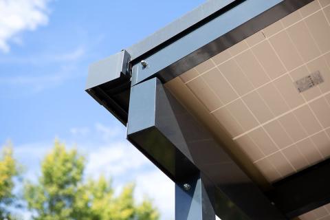 Deluxe dupla egyedi napelemes kocsibeallo aluminium szerkezet antracit 05