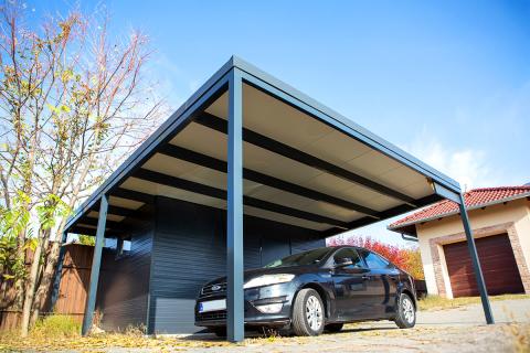 Deluxe egyedi aluminium szerkezetu kocsibeallo antracit szendvicspanel fedes taroloval negyzetes csatornaval 11