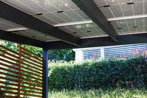 Deluxe egyedi napelemes tripla kocsibeallo 11 min