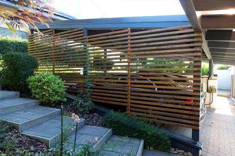 Deluxe egyedi napelemes tripla kocsibeallo 5 min