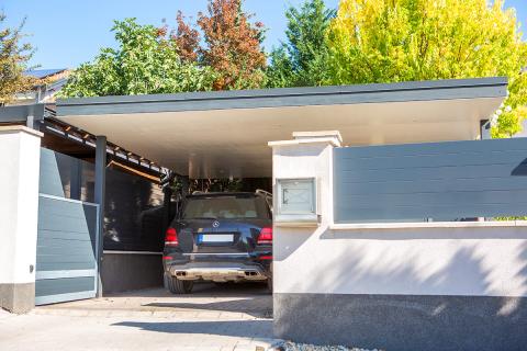 Fa szerkezetes kocsibeálló rétegelt falapos burkolattal