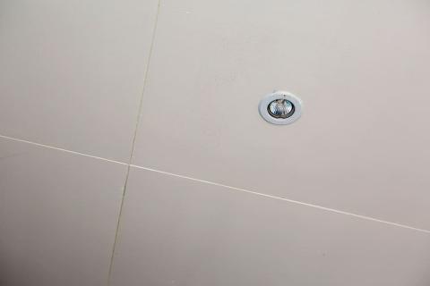 Deluxe fa szerkezetes kocsibeallo antracit 13