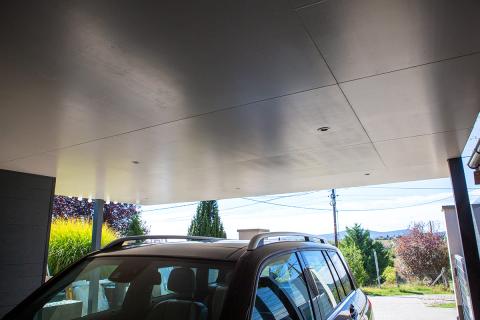 Deluxe fa szerkezetes kocsibeallo antracit 3