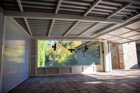 Billenőkapuval záródó egyedi garázs, dupla méretben, Deluxe kocsibeálló 03