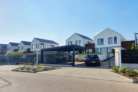 Deluxe kocsibeallo egyedi dupla kocsibeallo ragasztott fa szerkezet szendvicspanel fedes antracit szin 05