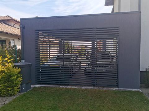 Vakolt kocsibeálló, megerősített polikarbonát fedéssel