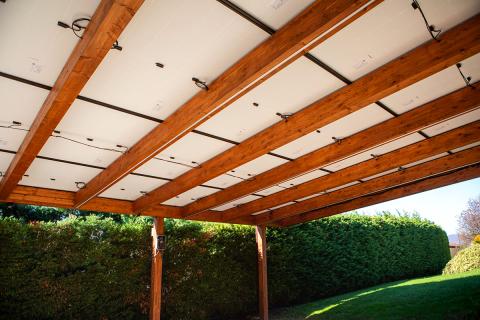 Napelemmel fedett, dupla kocsibeálló, fa szerkezettel 11