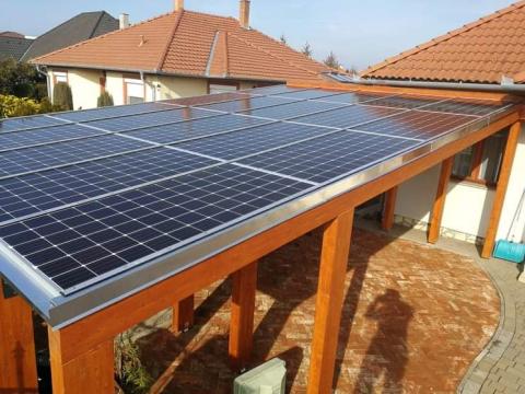 Napelemes autobeallo ragasztott fa szerkezettel 01 Napelemes autobeallo ragasztott fa szerkezettel 01