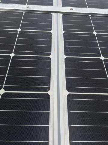 Napelemes autobeallo ragasztott fa szerkezettel 07