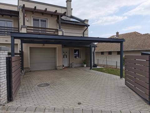 Ragasztott fa, polikarbonát fedésű kocsibeálló 02