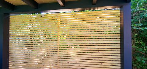 ragasztott fa egyedi kocsibeálló hajópadló és zsindely fedéssel 05