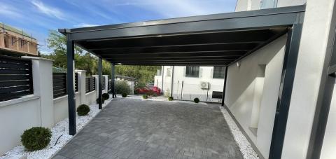 Ragasztott fa szerkezetű kocsibeálló polikarbonát fedessel 01