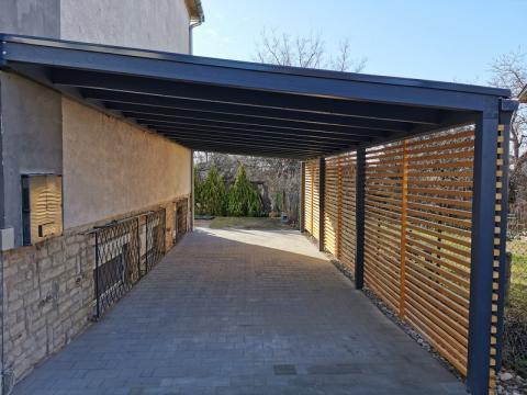 Ragasztott fa szerkezetű, polikabonát fedesű kocsibeálló 01