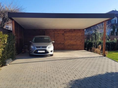 Ragasztott fa szerkezetű trapézlemez fedésű dupla kocsibeálló tárolóval 01