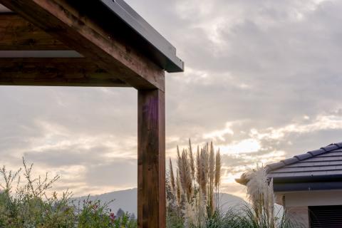 ragasztott fa kocsibeálló polikarbonát és szendvicspanel fedéssel_12