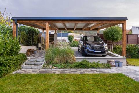 ragasztott fa kocsibeálló polikarbonát és szendvicspanel fedéssel_10