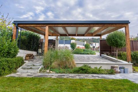 ragasztott fa kocsibeálló polikarbonát és szendvicspanel fedéssel_2