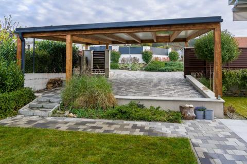 Ragasztott fa kocsibeallo polikarbonat es szendvicspanel fedessel 4 0