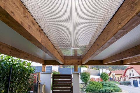 ragasztott fa kocsibeálló polikarbonát és szendvicspanel fedéssel_9