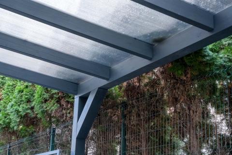 Ragasztott fa kocsibeallo polikarbonat fedessel5