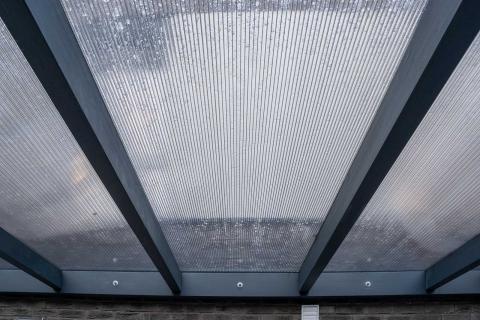 Ragasztott fa kocsibeallo polikarbonat fedessel7