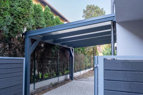 ragasztott fa kocsibeálló polikarbonát fedéssel _8