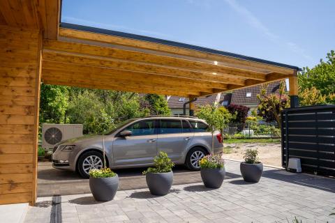 Ragasztott fa kocsibeálló polikarbonát fedéssel_Deluxe_Building_4