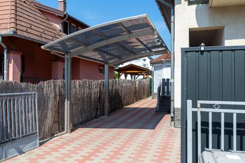 Ximax portoforte aluminium kocsibeallo kesz autobeallo polikarbonat teto beallo nyaraloba deluxe building 01