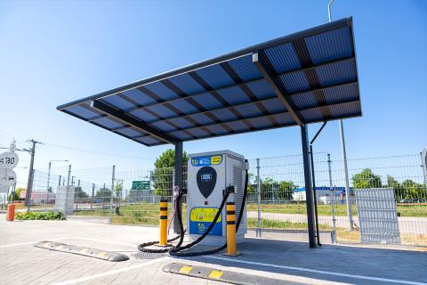 Ximax Wing alumínium kocsibeálló polikarbonát tetővel töltőállomások fedésére