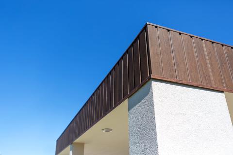 Deluxe dupla kocsibeálló fa szerkezettel és trapézlemez tetővel