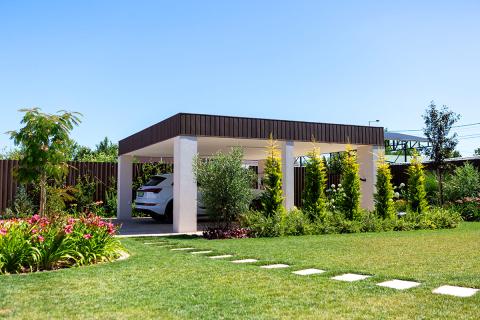 Deluxe dupla kocsibeálló fa szerkezettel és trapézlemez tetővel