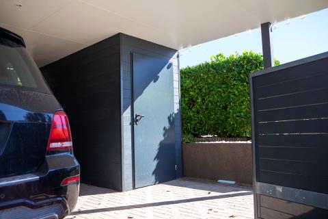 Fa szerkezetes kocsibeálló rétegelt falapos burkolattal