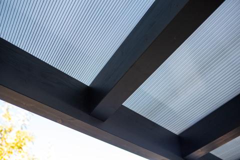 Deluxe egyedi kocsibeálló üregkamrás polikarbonát tetővel