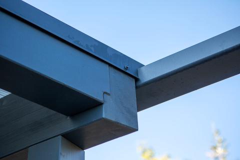 Deluxe egyedi kocsibeálló üregkamrás polikarbonát tetővel