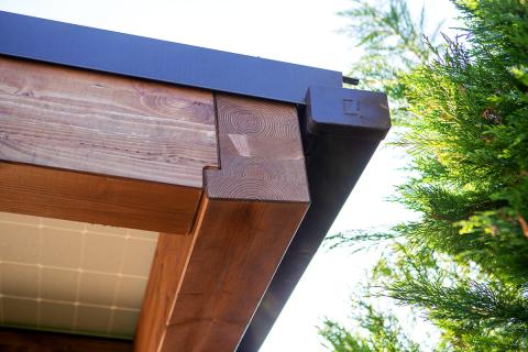 Napelemmel fedett, dupla kocsibeálló, fa szerkezettel 04