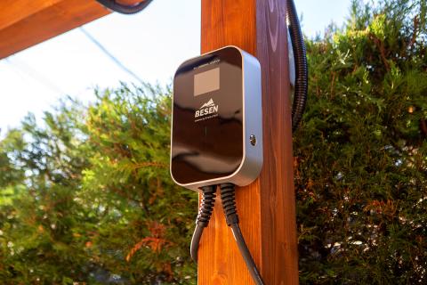 Napelemmel fedett, dupla kocsibeálló, fa szerkezettel 05